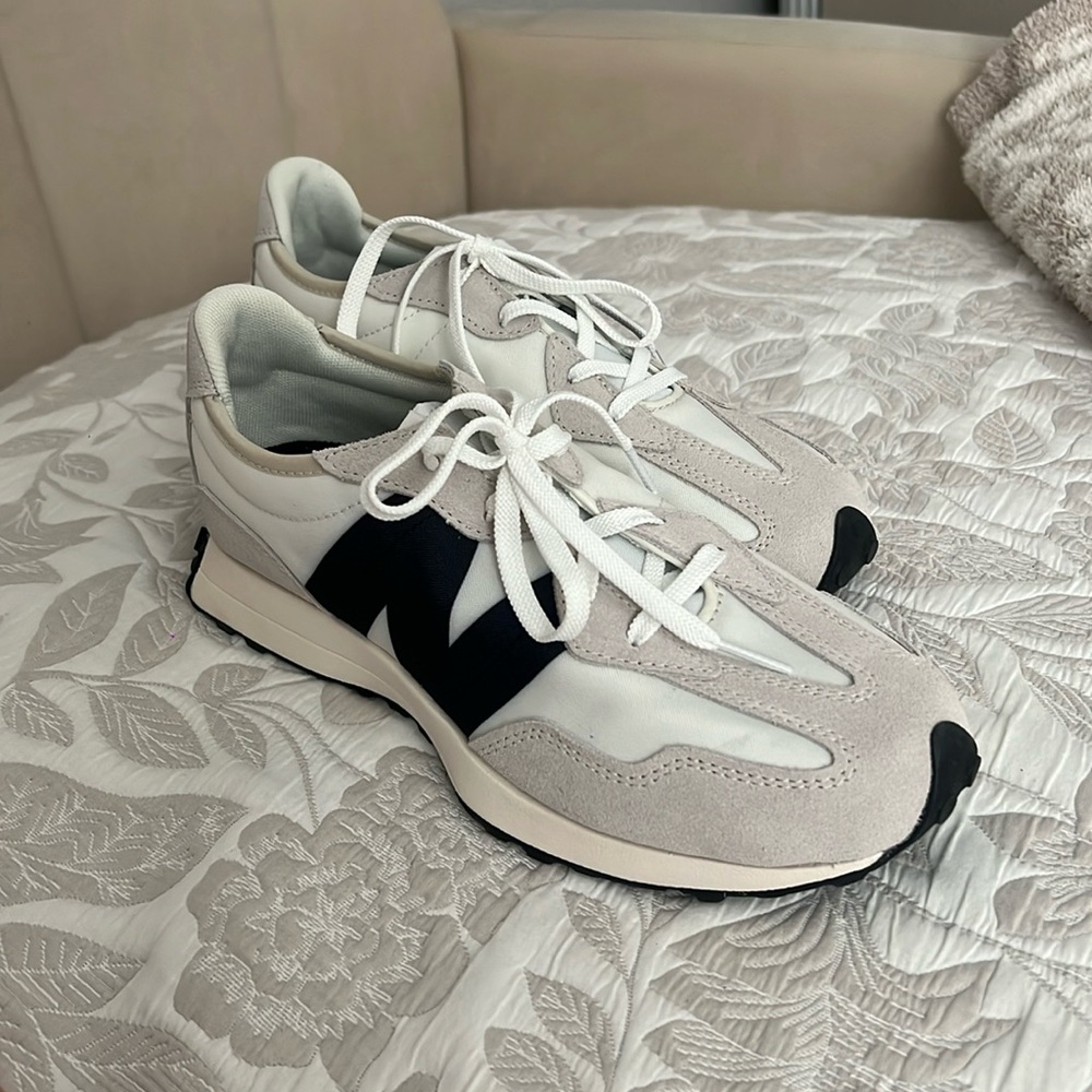 BRAND NEW New Balance 327